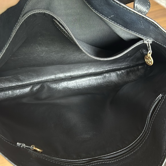 Luxury: Vintage Chanel Purse - Picture 9 of 16